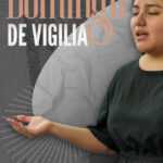 diseño vertical de post para redes sociales sobre evento de oración nocturna con estética minimalista