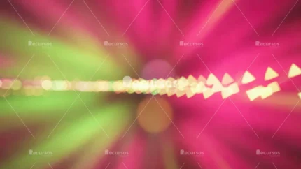 Luces cinéticas desenfocadas en saturado rosa y verde con estelas horizontales brillantes sobre un fondo artístico.