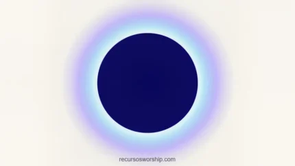 Circulo grande azul marino oscuro solido halo difuso luz azul lila suave irradiando fondo crema beige claro horizontal plano frontal minimal sereno contemplativo abstracto eclipse textura
