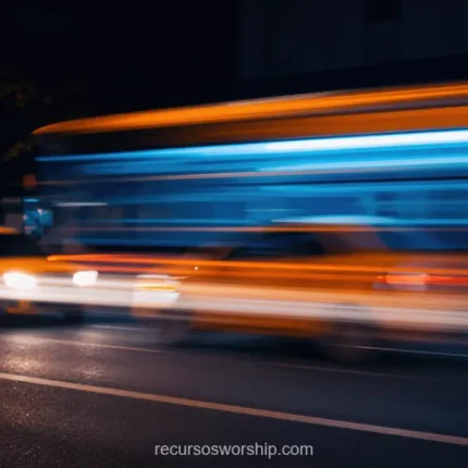 Autobus vehiculo naranja motion blur horizontal fondo nocturno ciudad oscura luces difusas cuadrado urbano nocturno fotografico overlay