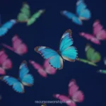 Mariposas multicolor vuelo fondo azul indigo oscuro morpho azul grande nitida centro rosa verde amarilla bokeh horizontal general dinamico vibrante natural espectral textura diseno overlay