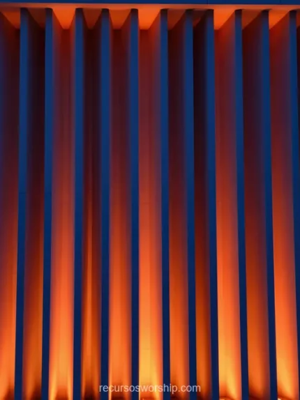 Lamas verticales arquitectonicas naranja ambar calido sombras azul indigo profundas entre cada lama vertical ritmico arquitectonico calido patron luminico atardecer textura diseno overlay editorial