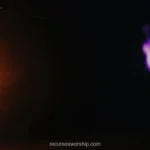 Film burn analogico mancha luz naranja ambar izquierda mancha morada violeta derecha fondo negro horizontal cinematografico dual quemado pelicula textura diseno overlay motion graphics vintage