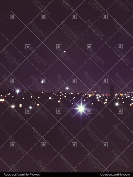 Paisaje nocturno urbano multiples destellos estelares luz artificial blanco amarillo fondo morado azul oscuro silueta edificios horizonte vertical cityscape bokeh starburst contemplativa mision ciudad