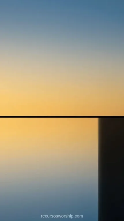 Vista vertical horizonte atardecer lago mar agua especular perfectamente lisa cielo degradado azul frio naranja dorado calido franja oscura tierra derecha vertical minimalista reposo contemplativo solar paz presencia dios