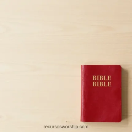 Biblia de cuero rojo con letras doradas en esquina inferior derecha sobre tablones de madera pino clara con gran espacio negativo cenital