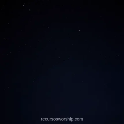 Cielo nocturno fotorrealista azul negro profundo estrellas pequeñas puntos luz dispersos cuadrado austero contemplativo astronomico solemne ministerial creacion gloria cosmos