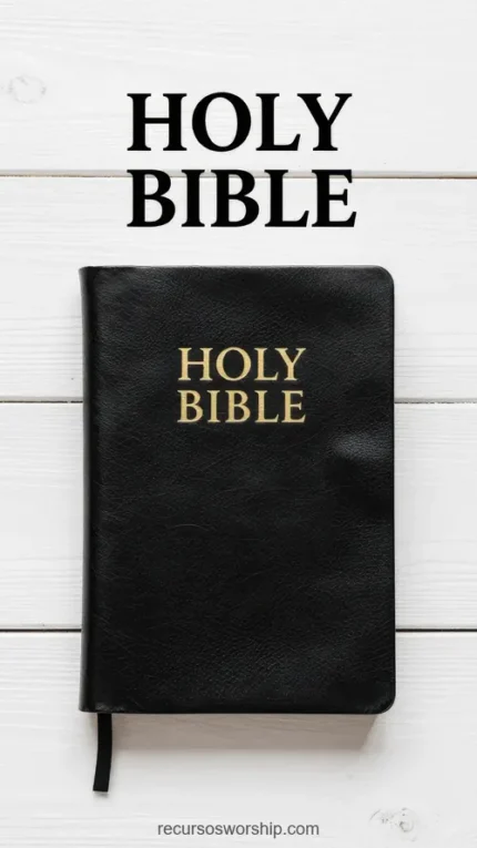 Holy Bible negra con letras doradas sobre madera blanca con texto tipográfico HOLY BIBLE en negro grande superpuesto en la parte superior