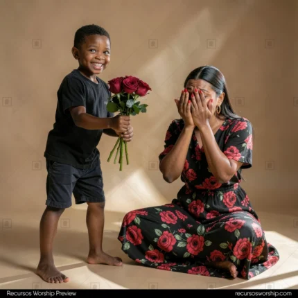Niño negro descalzo sonriente entregando ramo de rosas rojas a madre vestido floral cubriendose rostro sorpresa emocionada fondo beige calido cuadrado