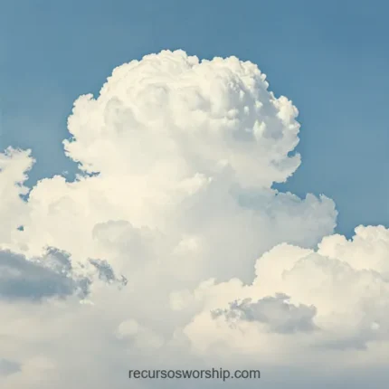 Ilustracion vintage cuadrada cumulo nube blanca imponente cielo azul claro textura papel envejecido estilo grafico retro impreso clasico contemplativo calma nostalgia