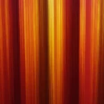 Textura vertical cortina bandas verticales finas naranja rojo intenso amarillo dorado brillante centro efecto movimiento cinematografico lente larga incandescente fuego dramatico calor
