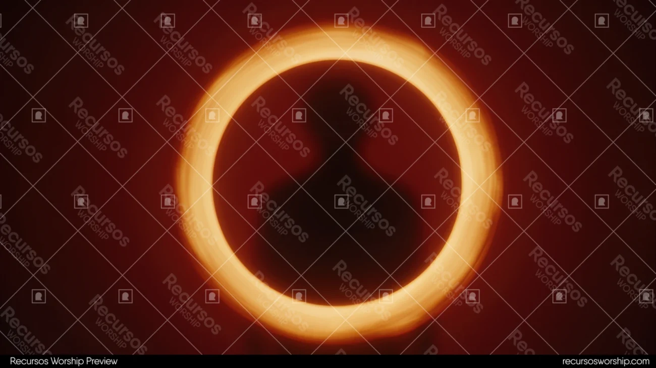 Fotografia horizontal silueta oscura persona anillo luz solar naranja dorado brillante fondo rojo amarronado oscuro eclipse solar corona fuego dramatico espiritual tension luz sombra