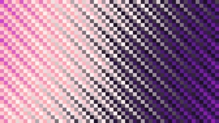 Trama fina de píxeles en tonos rojo y púrpura con barrido diagonal, imagen still VJ para escenario de iglesia